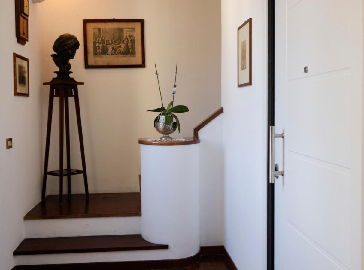 Attico Con Terrazza Sul Porto Apartment Palermo Bagian luar foto