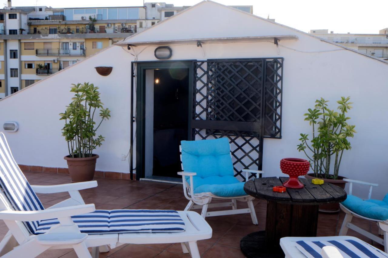Attico Con Terrazza Sul Porto Apartment Palermo Bagian luar foto