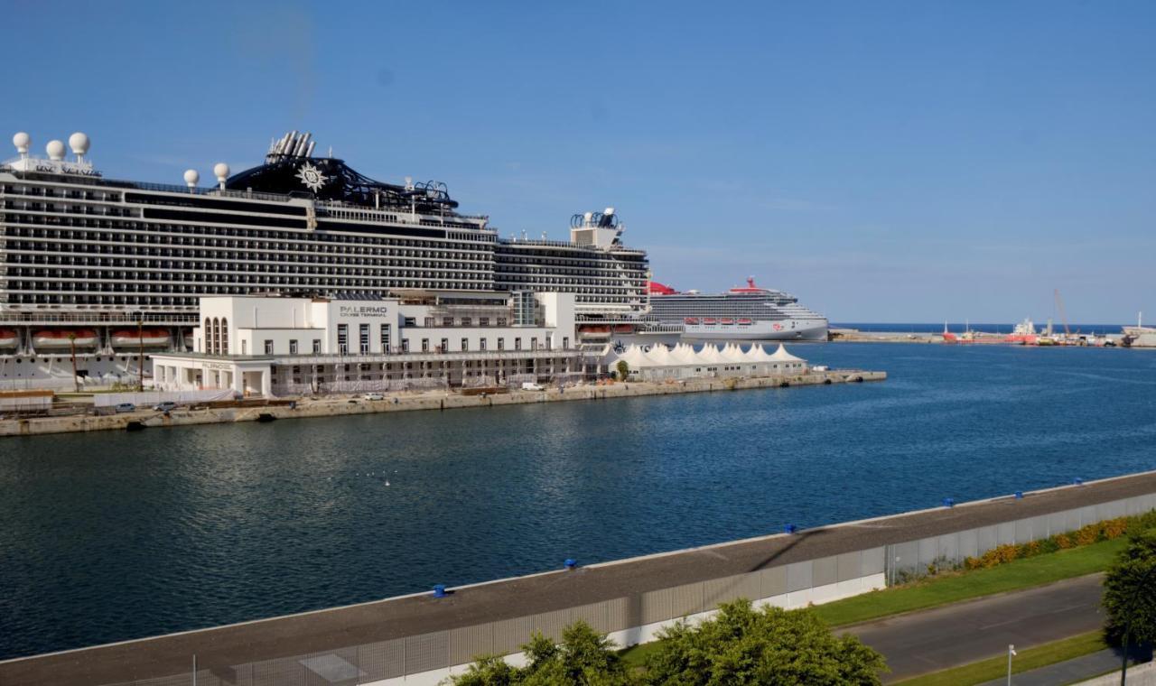Attico Con Terrazza Sul Porto Apartment Palermo Bagian luar foto