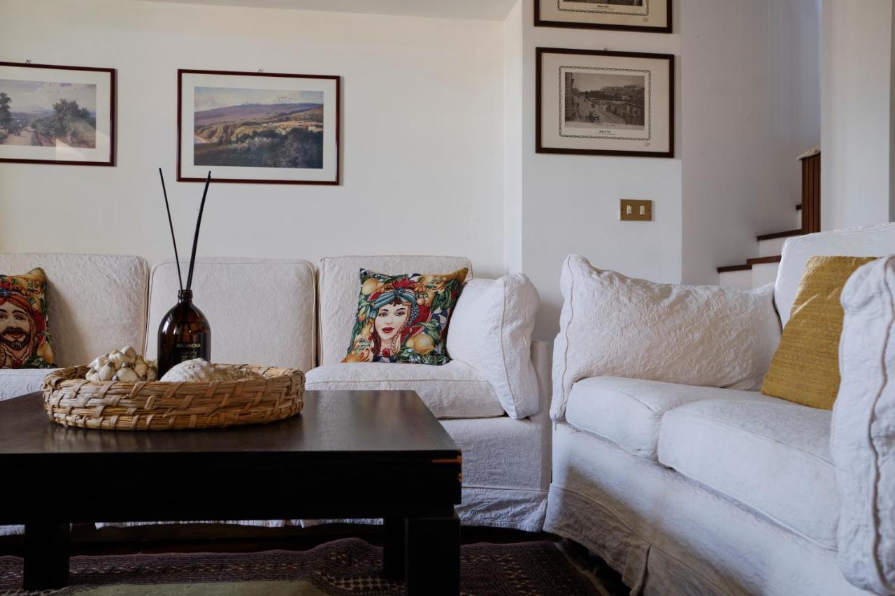 Attico Con Terrazza Sul Porto Apartment Palermo Bagian luar foto
